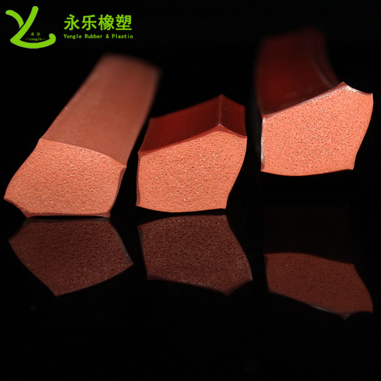 擠出復(fù)合發(fā)泡硅膠條，耐高溫復(fù)合發(fā)泡硅膠條，耐老化復(fù)合發(fā)泡硅膠條